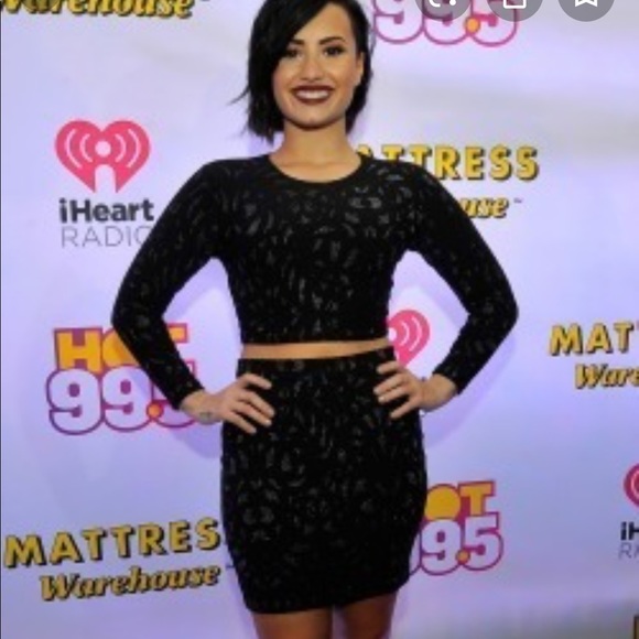 Luna metallic skirt and crop top set - Picture 10 of 10